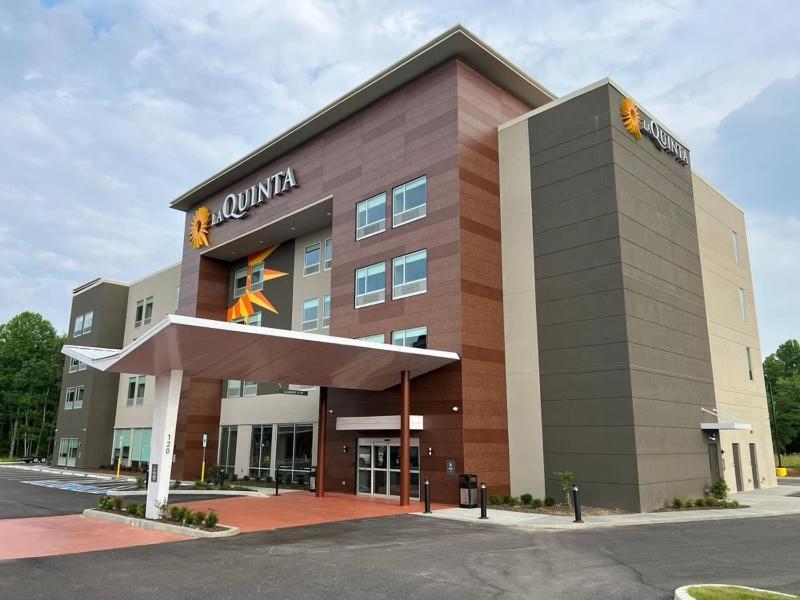 La Quinta Inn & Suites By Wyndham Manchester - Arnold Afb Exterior photo