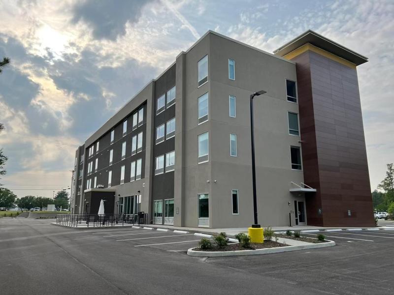 La Quinta Inn & Suites By Wyndham Manchester - Arnold Afb Exterior photo